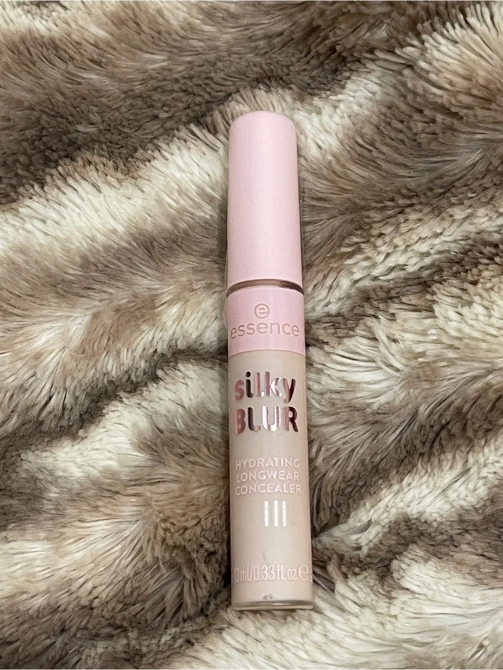 Essence Silky Blur Hydrating Longwear Concealer in Shade 20